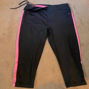 Danskin Now Capri Leggings